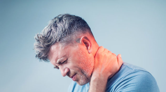 Mal au cou : d’où viennent les gênes et comment vous soulager ?